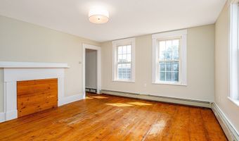 4 Main St, Ashburnham, MA 01430