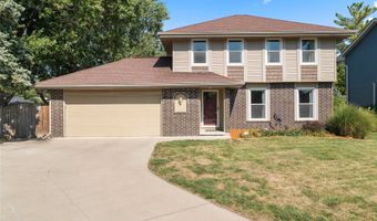 2242 Camelot Ct, Altoona, IA 50009