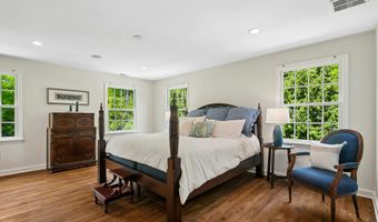 2 Knollwood Ln, Darien, CT 06820