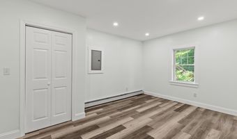 38 Newbury St, Auburn, ME 04210