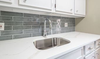 126 Triangle St APT B33, Danbury, CT 06810
