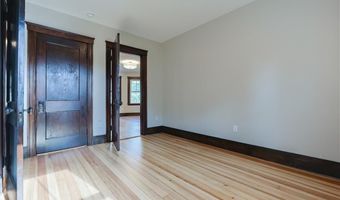 65 Burton St 3, Bristol, RI 02809