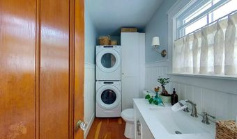 9 Dartmouth St, Newport, RI 02840