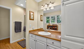 1011 Canyon Park Dr, Ashland, OR 97520
