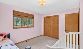 1635 Oak Dr, Aurora, MO 65605