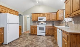 1105 Chapel St, Baldwin City, KS 66006