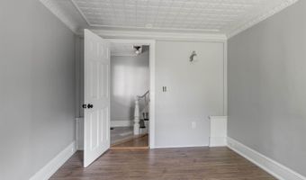 11 Kossuth St, Bangor, ME 04401