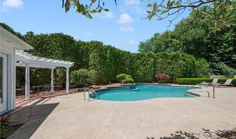 40 Alpine Estates Dr, Cranston, RI 02921