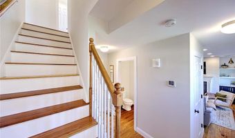 7 Court Ave, Barrington, RI 02806