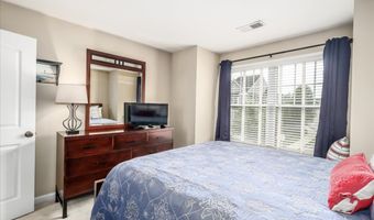 18 Lawrence Ave 18, Danbury, CT 06810