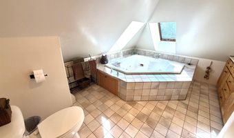 5912 5 Mile Pt Rd, Allouez, MI 49805