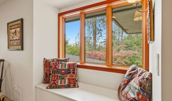 611 Forest St, Ashland, OR 97520