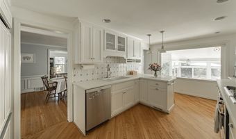 24 Huxley Dr, Amherst, NY 14226