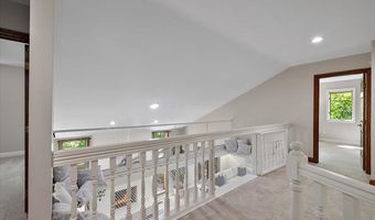 3427 E Dobson Pl, Ann Arbor, MI 48105
