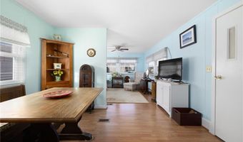 27 Woodward Rd, Lincoln, RI 02865