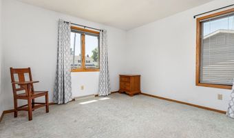 1334 W CLOVERDALE Dr, Appleton, WI 54914
