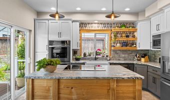 7180 VISTA RIDGE Dr, Brookings, OR 97415
