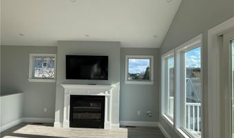 47 Tuckerman Ave, Middletown, RI 02842