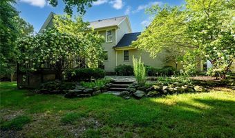 990 Whisperwood Ln, Aurora, OH 44202