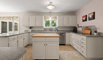 6 Winterberry Dr, Amherst, NH 03031