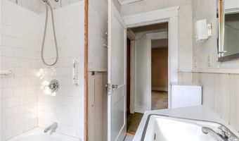 15 Kent Pl, Cranston, RI 02905