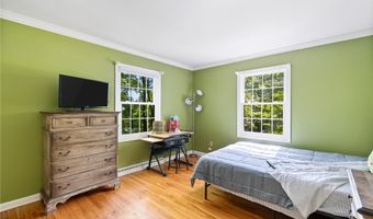 925 Sandin Rd, Akron, OH 44333