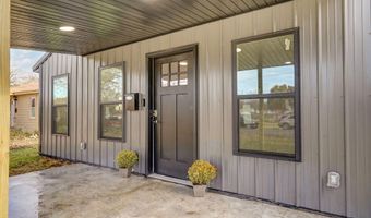 930 Porter Ave, Aurora, MO 65605