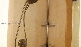 20000 E Country Club Dr 1207, Aventura, FL 33180