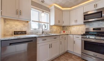 14 Wenscott Ln, North Providence, RI 02904