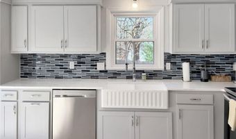 89 Narrow Ln, Charlestown, RI 02813
