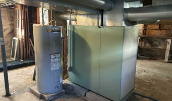 208 7th St, Bangor, ME 04401