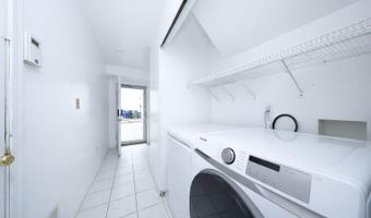 246 Jamie Ln, Staten Island, NY 10312