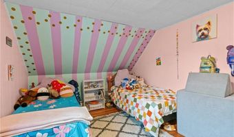 40 Glen St, East Providence, RI 02915