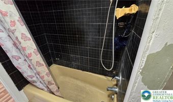 909 N 6th St, Allentown, PA 18102