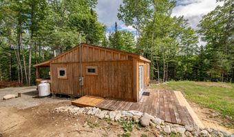 8 Magnolia Ln, Starks, ME 04911