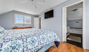 25 Meadow Ln, Amityville, NY 11701