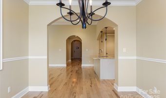 38 Chantilly Dr, Asheville, NC 28804