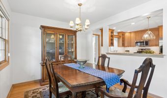 827 N Douglas Ave, Arlington Heights, IL 60004