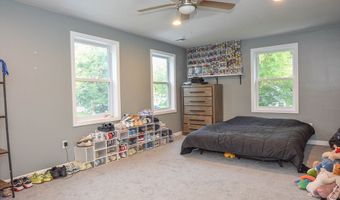 150 Hathaway Rd, Acushnet, MA 02743