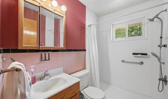 606 Golf Course Rd, Aliquippa, PA 15001