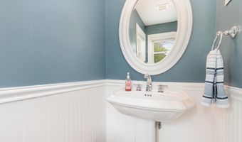 1237 Fox River Dr, Algonquin, IL 60102