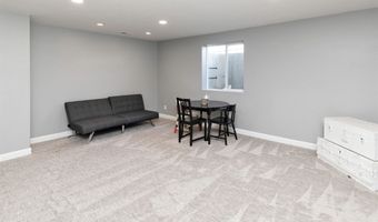 916 35th St SW, Altoona, IA 50009