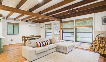 202 Thornberry Ln, Blakeslee, PA 18610