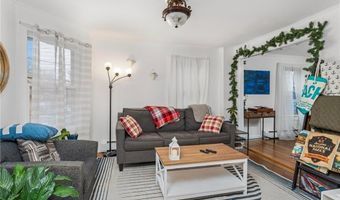 3 Prescott Pl, Newport, RI 02840