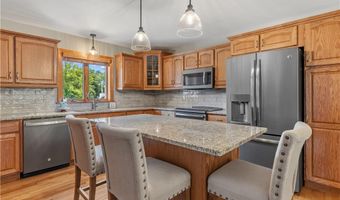 3 Courtney Ln, Hopkinton, RI 02832