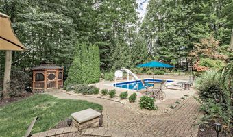 225 Linwood Ln, Aurora, OH 44202