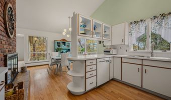 15 Goulart Dr, Bozrah, CT 06334