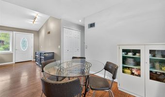 124 Vlasis Dr, Ballwin, MO 63011