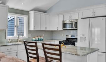 209 Fernwood Dr, Bayville, NJ 08721