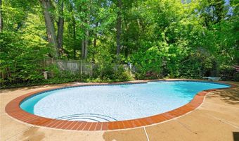 8502 WOODBINE Ln, Annandale, VA 22003